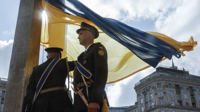 Zmuszenie Rosji do pokoju jest możliwe - mówił prezydent Wołodymyr Zełenski podczas obchodów Dnia Niepodległości Ukrainy. W uroczystościach w Kijowie wziął też udział premier Kanady Mark Carney i specjalny wysłannik prezydenta USA, Keith Kellogg.