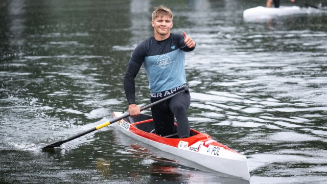 Kacper Sieradzan w rywalizacji C-1 na 500 metrów zajął 16. miejsce w Mistrzostwach Świata w kajakarstwie w Mediolanie. Kanadyjkarz Wiskordu Szczecin w finale B był 7. i ostatecznie został sklasyfikowany na 16. pozycji.