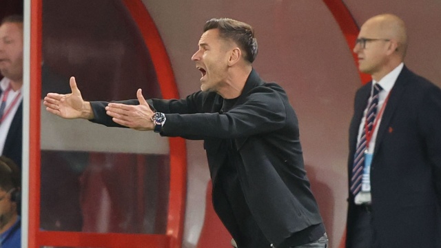 Piłkarze Pogoni nie chcą zmiany trenera. Szczeciński zespół zaliczył słaby początek sezonu i ma na swoim koncie już trzy porażki, remis oraz dwa zwycięstwa. Po przegranej przed tygodniem u siebie z Górnikiem Zabrze 0:3 prezes i właściciel Pogoni Alex Hadithagi zapowiedział zmiany w klubie.