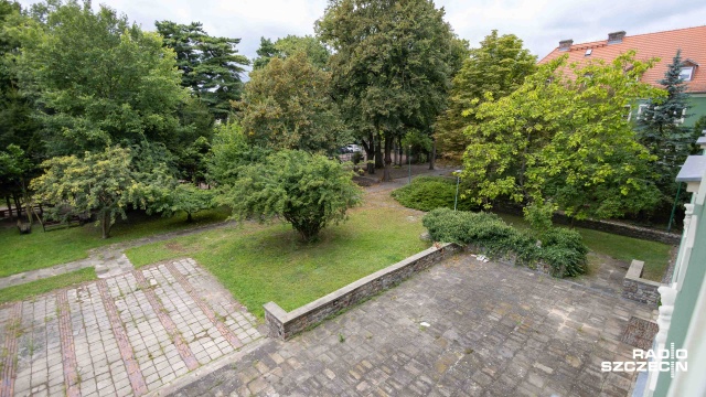 Obecnie stoi pusty i niszczeje, ale w przyszłości będą mogły odbywać się tam ceremonie ślubne. Mowa o zabytkowym ogrodzie przy lewym skrzydle szczecińskiego magistratu.