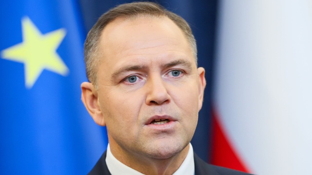 Prezydent Karol Nawrocki nie podpisał ustawy o pomocy obywatelom Ukrainy. Oświadczył, że 800 plus powinno należeć się tylko tym Ukraińcom, którzy pracują w Polsce.