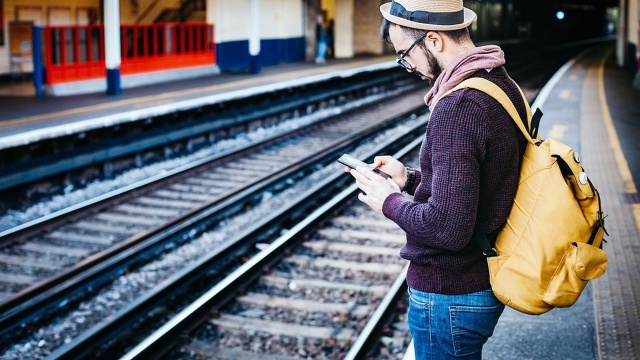 Na początku listopada na osiem dni zamknięty zostanie przejazd pociągów przez dworzec Warszawa Centralna - poinformował w poniedziałek wiceminister infrastruktury Piotr Malepszak.