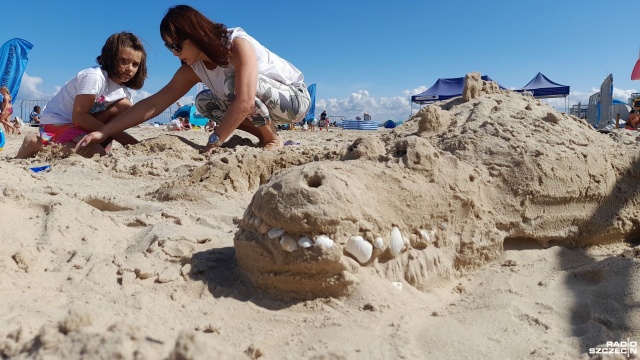 Ośmiornice, krokodyle, oczywiście zamki, a nawet konie. To rzeźby, które powstały na świnoujskiej plaży w czasie Piacholepów, czyli zawodów w budowaniu z piasku.