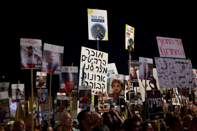 W Izraelu narasta sprzeciw wobec kontynuacji wojny w Strefie Gazy. We wtorek na ulicach izraelskich miast doszło do licznych protestów.