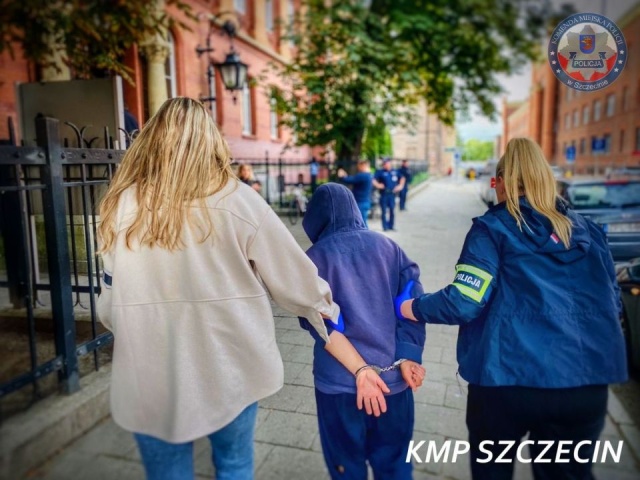 Policjanci ze szczecińskiego Niebuszewa zatrzymali parę podejrzaną o rozbój. 27-latek i 45-latka pobili i okradli kobietę.