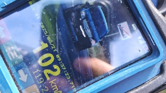 Kilkanaście punktów karnych, wysoki mandat i zatrzymane prawo jazdy - taka kara spotkała 23-latka.