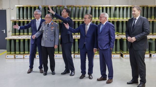 W Dolnej Saksonii w Niemczech pracę zaczęła największa fabryka amunicji w Europie. Sekretarz generalny NATO, który otwierał zakład firmy Rheinmetall, podkreślił, że produkcja broni jest koniecznością wobec imperialistycznych zapędów Rosji.