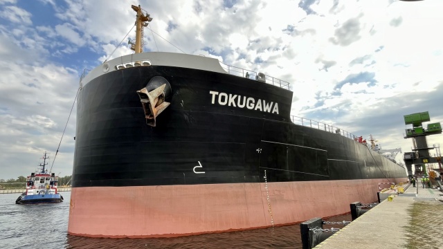 Pierwszy raz w historii do szczecińskiego portu przybył statek z blisko 50 tysiącami ton towaru. W środę przy Nabrzeżu Słowackim zacumował pływający pod panamską banderą masowiec MV Tokugawa.