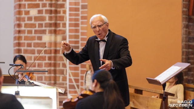 Ambasador Szczecina, dyrygent i pedagog uczelni artystycznych. Wieloletni dyrektor Zamku Książąt Pomorskich oraz Międzynarodowych Festiwali: Muzyki Organowej i Kameralnej w Kamieniu Pomorskim, a także Organowej w Szczecinie. Profesorowi Eugeniuszowi Kusowi przed piątkowym koncertem (29 sierpnia 2025) kamieńskiego festiwalu zostanie nadany tytuł Honorowego Obywatela Gminy Kamień Pomorski.