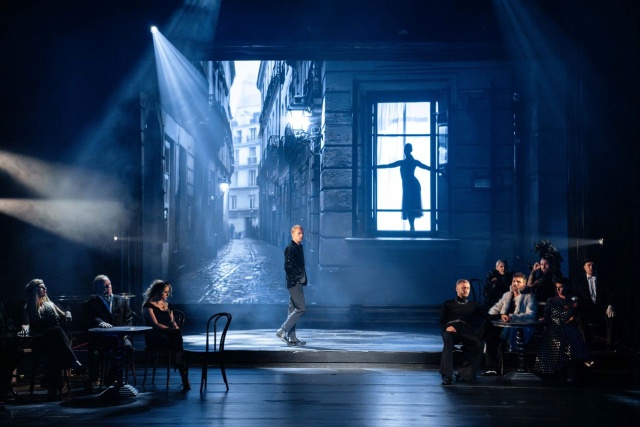 Paryski spleen - poetycko-muzyczna wędrówka przez miasto, które jest wiecznie żywym źródłem nieustających artystycznych inspiracji. To pierwsza premiera Teatru Polskiego w nowym sezonie, na którą scena przy Swarożyca zaprasza wieczorem.