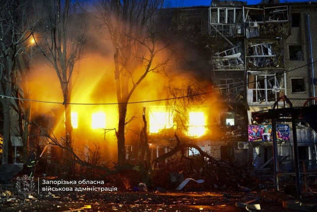 Co najmniej dwie osoby nie żyją, kilkadziesiąt jest rannych, wiele budynków zostało uszkodzonych. To skutki ataku powietrznego na Ukrainę, do którego Rosjanie użyli 537 dronów i 45 rakiet.