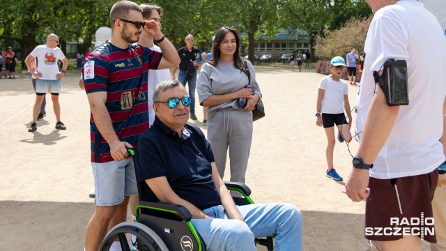 W najbliższy czwartek o godzinie 10.30 na boisku przy ulicy Karłowicza mecz, z którego dochód zostanie w całości przekazany na leczenie Roberta Dymkowskiego. Naprzeciw siebie staną zespoły Pogoni Szczecin i Górnika Łęczna.