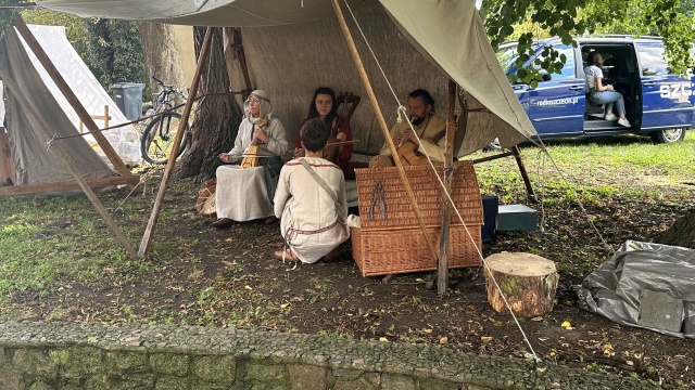 Będzie można przenieść się w czasie do średniowiecznej wioski rzemieślniczej - przy ruinach klasztoru augustiańskiego w Jasienicy o 15 rozpocznie się inscenizacja Chrobry - droga do korony.