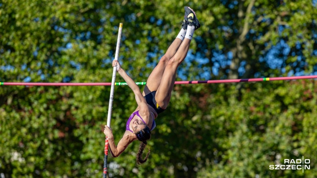 Trzy Orły obserwowały skaczącego Liska. Na Jasnych Błoniach w pobliżu pomnika Czynu Polaków Piotr Lisek wygrał międzynarodowy mityng skoku o tyczce Lisek i Przyjaciele.