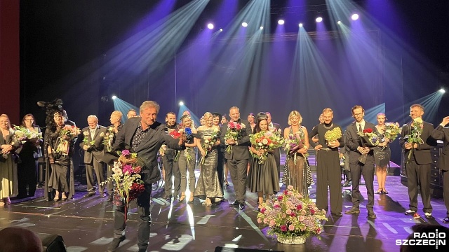 Udany początek nowego sezonu w Teatrze Polskim w Szczecinie. Poetycko-muzyczną opowieścią o Paryżu pierwszych dekad XX wieku Adam Opatowicz zainaugurował trzeci sezon w nowej rozbudowanej siedzibie teatru.