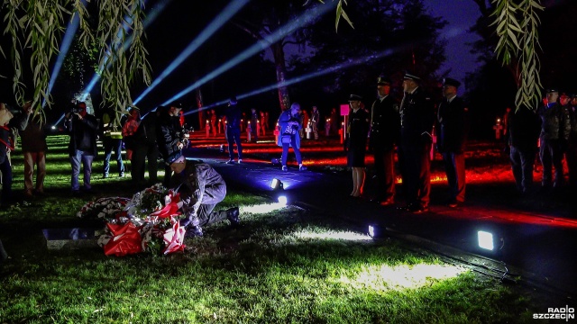 Stargard upamiętnił 86. rocznicę wybuchu II wojny światowej. Na Międzynarodowym Cmentarzu Centralnym odbyły się w poniedziałek wojewódzkie obchody. Uroczystości rozpoczęły się o symbolicznej godzinie 4:45.