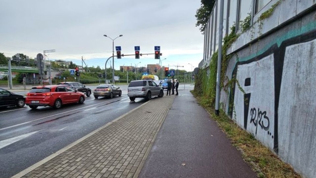 Kolizja dwóch samochodów na skrzyżowaniu ulicy Arkońskiej ze Wszystkich Świętych w Szczecinie.