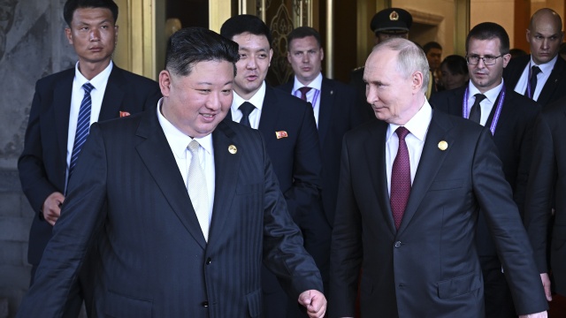 Dwie i pół godziny trwało spotkanie przywódców Rosji i Korei Północnej. Putin spotkał się z Kimem w Pekinie, gdzie w środę odbyła się parada wojskowa z okazji 80. rocznicy zakończenia II wojny światowej. Północnokoreański dyktator ma się wkrótce udać w podróż do Moskwy.