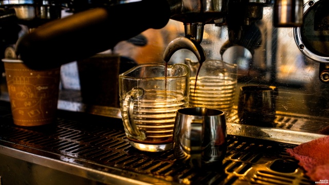 Ceny kawy rosną i będą rosnąć - tak wynika z najnowszego raportu UCE Research i Uniwersytetu WSB Merito.