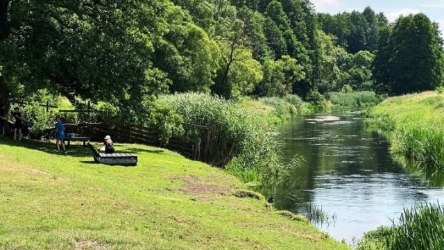 Młodzież z regionu będzie mogła wcielić się w rolę naukowców - to dzięki projektowi Młodzi Strażnicy Rzeki Iny. Przedsięwzięcie łączy edukację ekologiczną, nowoczesne technologie i aktywne badania terenowe.