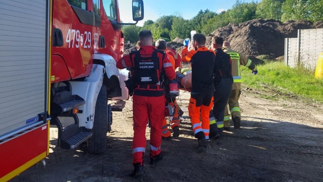 Mężczyzna przebił nogę metalowym prętem w podkołobrzeskim Dygowie.