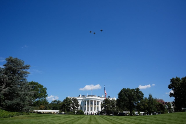 Przelot nad Białym Domem. Wicepremier o hołdzie dla polskiego pilota