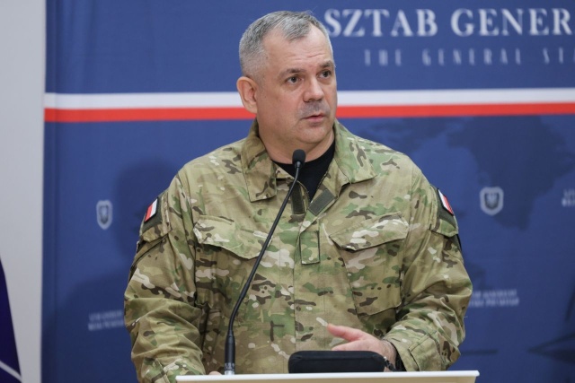 Żelazny Obrońca to ćwiczenia o charakterze defensywnym, służące między innymi utrzymaniu gotowości reagowania na ewentualne prowokacje - mówił podczas konferencji prasowej szef Sztabu Generalnego generał Wiesław Kukuła.