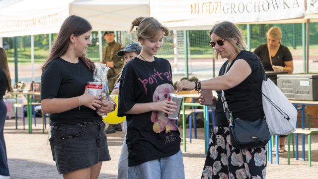Pokazy sprzętu policyjnego, zajęcia z cyberbezpieczeństwa, ale też domowe wypieki i szczytny cel. W Stargardzie trwa piknik charytatywny pod hasłem Bezpieczny start - wspólnie dla Kuby.