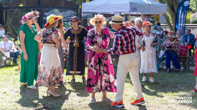 Trwa Tydzień Inicjatyw Senioralnych. W jego ramach zorganizowano między innymi Senioralny Piknik w ogrodzie Inkubatora Sektorów Kreatywnych, gdzie seniorzy mogli zaprezentować swoje talenty.