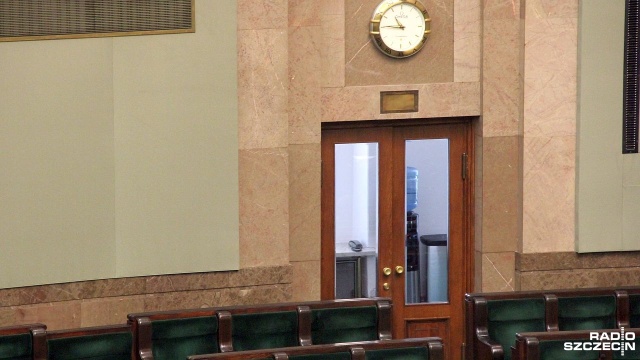 W samo południe rozpocznie się we wtorek pierwsze po wakacyjnej przerwie posiedzenie Sejmu. Posłowie zajmą się rządowymi projektami przepisów, które trzeba uchwalić do końca września.