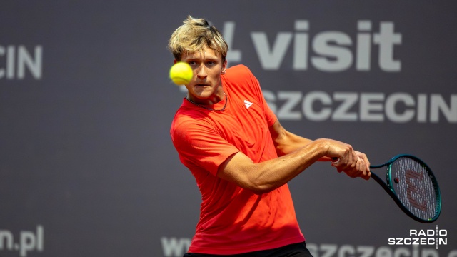 Turniej tenisowy Invest in Szczecin Open już bez Polaków w grze pojedynczej. Ostatni z naszych reprezentantów w singlu Mateusz Lange we wtorkowym meczu dnia przegrał z Włochem Andreą Pellegrino 0:6, 5:7.