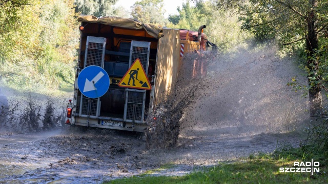 W wyniku nocnej ulewy nadal zamknięta jest ulica Szczawiowa na szczecińskich Pomorzanach.
