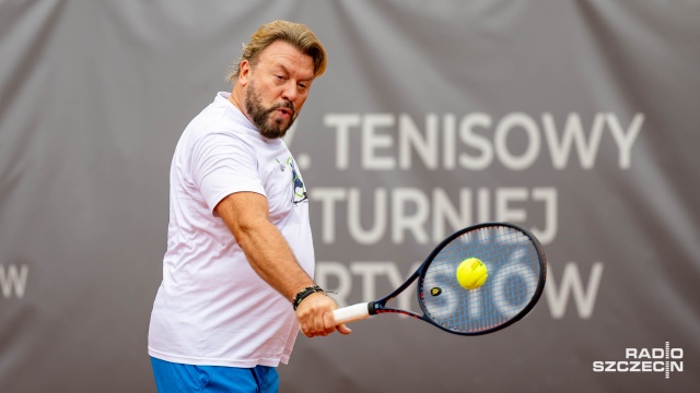 Znane nazwiska ze świata polskiej muzyki, sceny i kabaretu rywalizują na szczecińskich kortach przy Wojska Polskiego. Rozpoczęła się 27. edycja Tenisowego Turnieju Artystów SEC Open, impreza towarzysząca Invest in Szczecin Open.