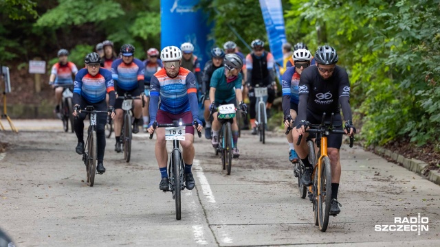 Trzecia edycja rajdu Climate Classic ruszyła. Tym razem rowerzyści wystartowali z urokliwej okolicy Jeziora Szmaragdowego w Szczecinie. Do pokonania mają dwie trasy na 50 i 100 km.