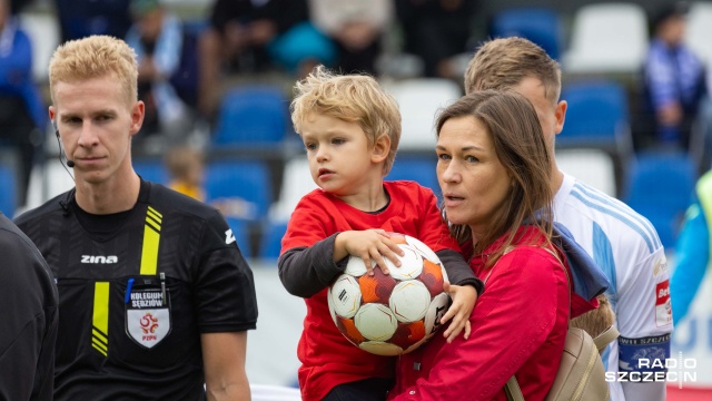 Nie jedną, a trzy koszulki piłkarzy wylicytowano na meczu Świtu Szczecin z Resovią Rzeszów. Szczeciński klub - po raz drugi - zorganizował akcję pomocy na leczenie Adasia Orlika, cierpiącego na dystrofię mięśniową Duchenne039a.