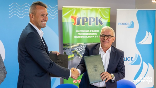 Najpóźniej za rok mieszkańcy Szczecina i Polic będą jeździć trzema nowymi autobusami marki MAN. Szczecińsko-Polickie Przedsiębiorstwo Komunikacyjne podpisało umowę na ich dostawę.