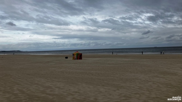 Instytut Meteorologii i Gospodarki Wodnej wydał ostrzeżenie pierwszego stopnia dla wybrzeża. Od południa możliwe jest wystąpienie silnego wiatru z burzami, a nawet gradobiciem.
