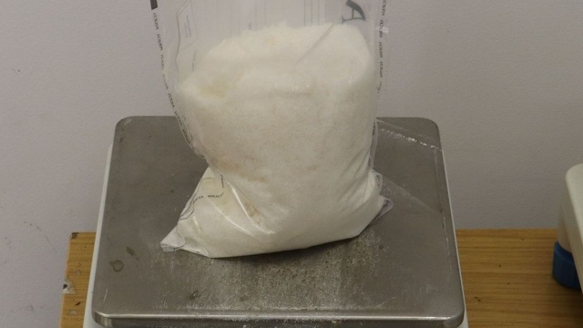 Pół kilograma mefedronu przejęli policjanci z Sianowa. W ramach działań zatrzymano także 41-letniego posiadacza narkotyków.