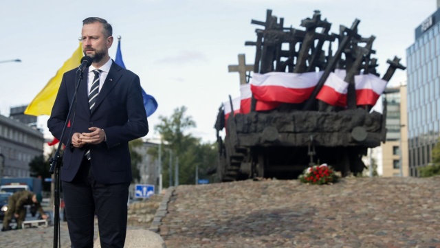 Pamięć o ofiarach sowieckiej agresji z 17 września 1939 roku musi iść w parze z troską o bezpieczeństwo i przyszłość Polski. Mówił o tym szef MON Władysław Kosiniak-Kamysz, oddając hołd poległym i pomordowanym na Wschodzie.