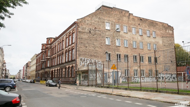 Stara instalacja uniemożliwia montaż poidełka w jednej ze szczecińskich podstawówek. Na wniosek Rady Rodziców trzy lata temu postawiono dwa dystrybutory z wodą. Ich roczny koszt utrzymania to około czterech tysięcy złotych.