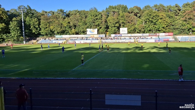 Piłkarze Floty Świnoujście awansowali do drugiej rundy Pucharu Polski. Wyspiarze pokonali GKS Jastrzębie w rzutach karnych 5:3.