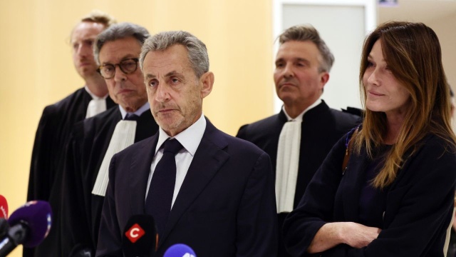 Były prezydent Francji Nicolas Sarkozy będzie odwoływał się od ogłoszonej w czwartek decyzji sądu skazującej go na pięć lat więzienia za udział w grupie przestępczej. Nie będzie to jednak miało wpływu na wykonanie kary, która ma charakter nieodwołalny. Po raz pierwszy w dziejach Republiki były prezydent trafi do więzienia.