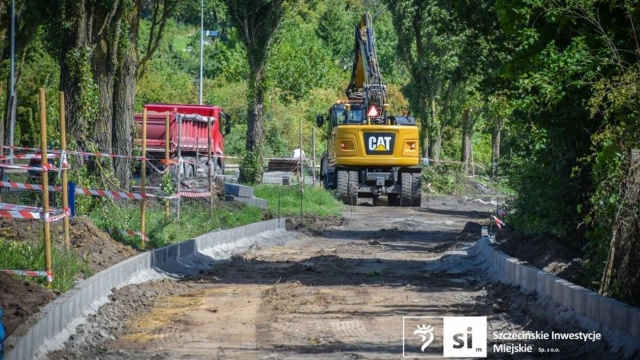 Nowa ścieżka rowerowa wzdłuż ulic Obotryckiej i Bogumińskiej w Szczecinie nabiera kształtów.