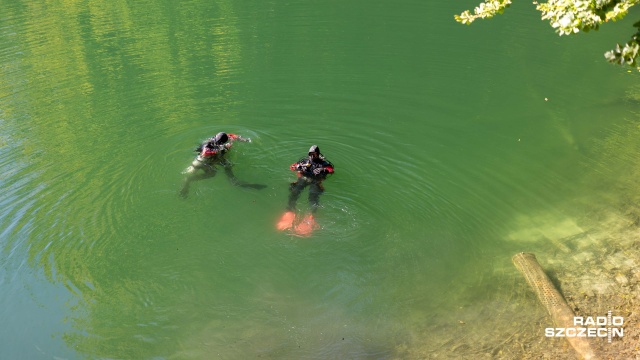 Jezioro Szmaragdowe w Szczecinie i jego okolice przechodzi gruntowne sprzątanie. To w ramach trwającego pikniku ekologicznego Szlifowanie Szmaragdu - Puszcza na Błysk.