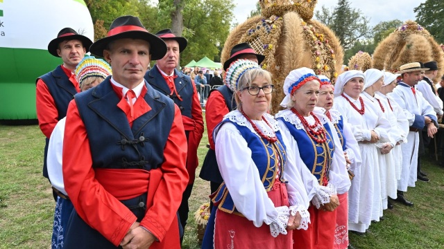 W tym roku dożynki odbywają się pod patronatem Ministerstwa Rolnictwa i Rozwoju Wsi. Swoje produkty prezentuje tutaj prawie 90 wystawców z całej Polski.