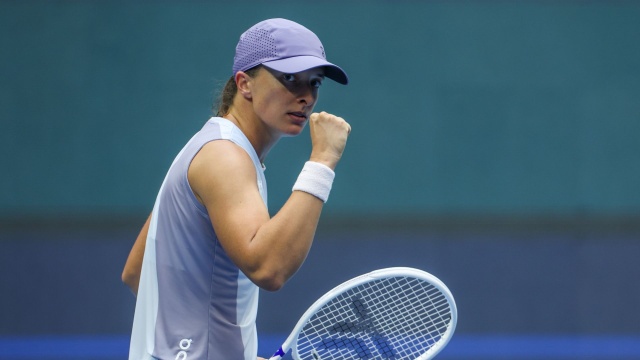 Wiceliderka rankingu tenisistek Iga Świątek awansowała do 18 finału turnieju WTA 1000 na twardych kortach w Pekinie.