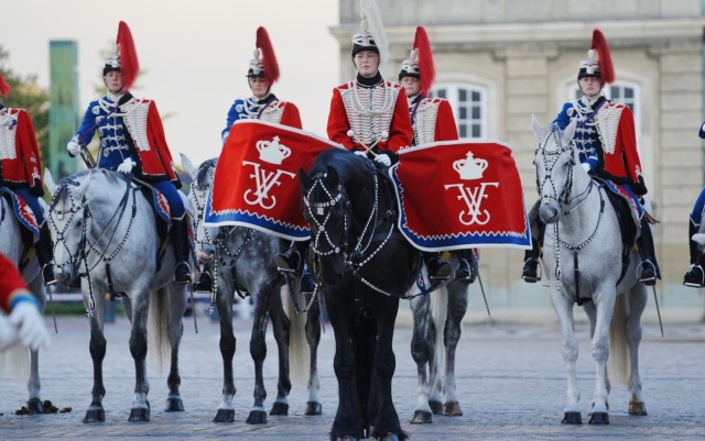 Zakończył się unijny szczyt w Kopenhadze. Przywódcy pojechali na kolację do króla Danii Fryderyka X. A o godz. 21:30 ma rozpocząć się konferencja przewodniczących Rady i Komisji Europejskiej oraz premierki Danii, kierującej w tym półroczu pracami Unii.