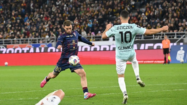 Piłkarze Pogoni po trzech porażkach z rzędu odnieśli zwycięstwo w ekstraklasie. Szczecinianie pokonali Piasta Gliwice 2:1 w 11 kolejce rozgrywek. W roli trenera Dumy Pomorza udanie zadebiutował Duńczyk Thomas Thomasberg.