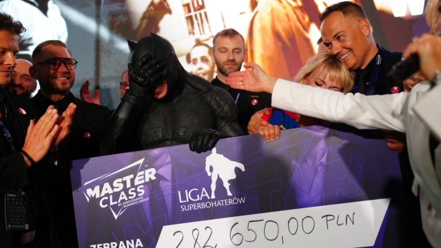 282 650 złotychtrafido szczecińskiej fundacji- Ligi Superbohaterów, która pomaga dzieciom w szpitalach i hospicjach.