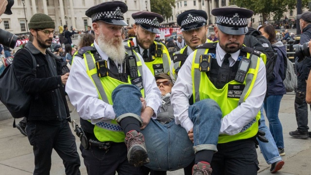 Policja Metropolitalna podała, że w sobotę w centrum Londynu zatrzymano 175 osób biorących udział w demonstracji popierającej zdelegalizowaną grupę Palestine Action.